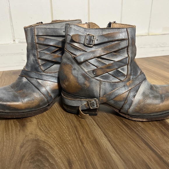 Freebird by Steven Leather Booties - Picture 1 of 5